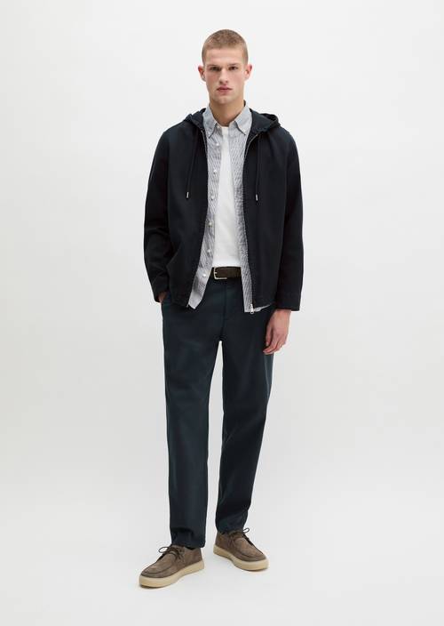 Chino Model Belsbo Jogger relaxed Dark Navy in Frontalansicht