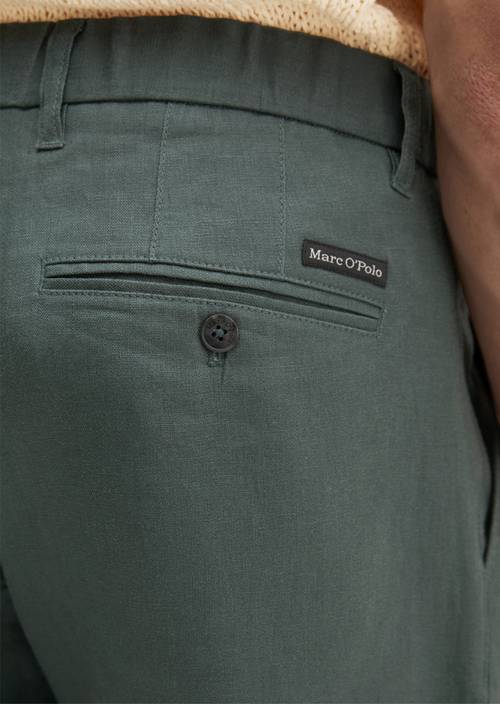 Linnen broek model Osby joggerplooien Skipping Stone in detailaanzicht