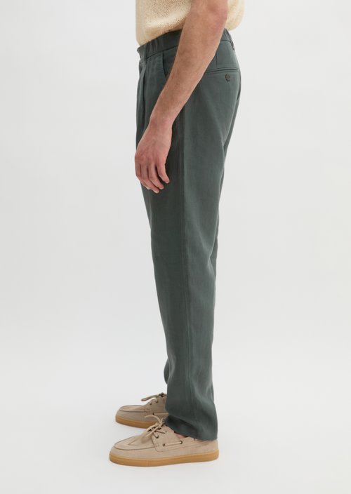 Linen pants model Osby jogger pleats — Skipping Stone