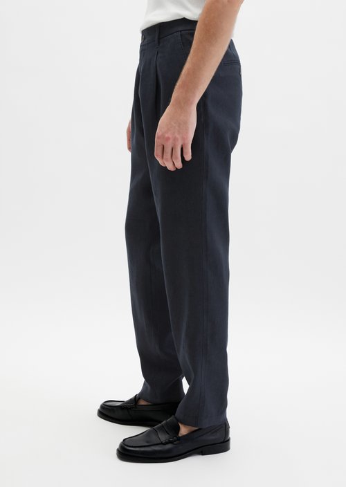 Linen pants model Osby jogger pleats — Dark Navy