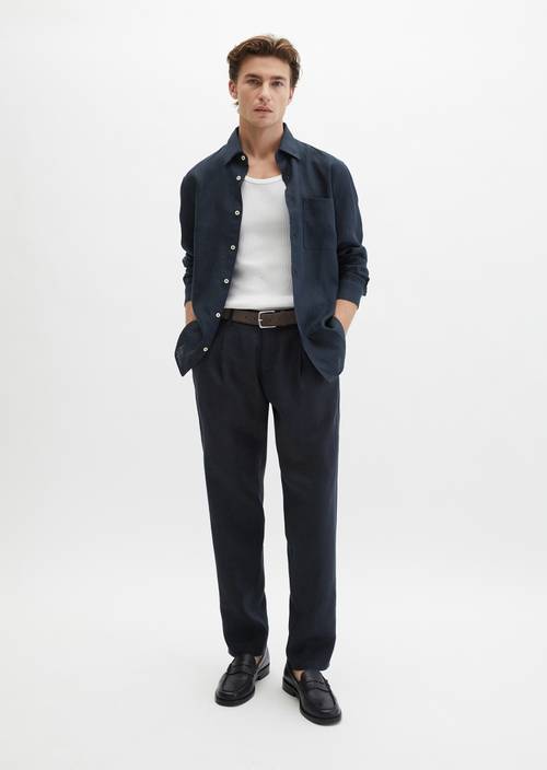 Linnen broek model Osby joggerplooien Dark Navy in vooraanzicht