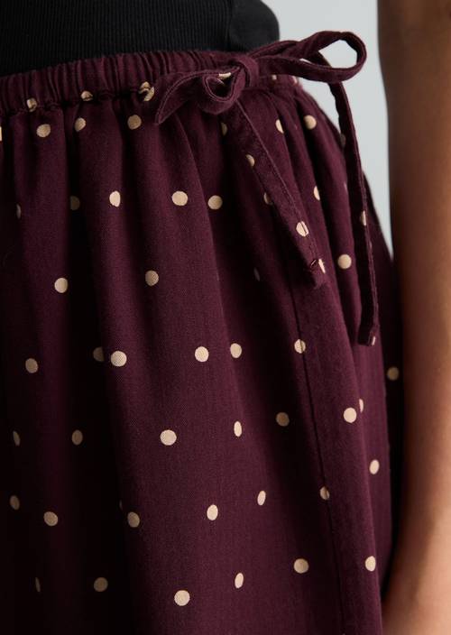 Short A-Line Seersucker Skirt Dark Red in detail view