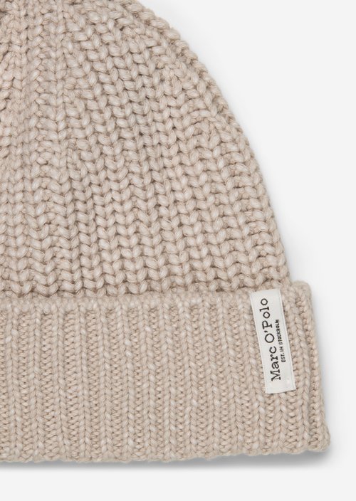 Knitted hat — Natural
