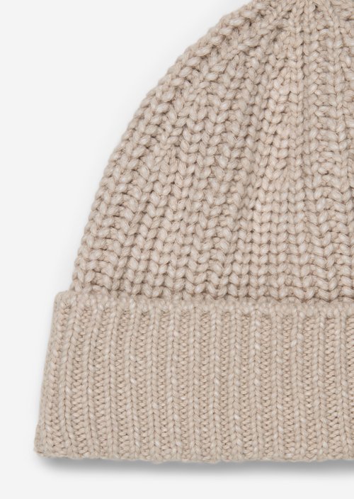 Knitted hat — Natural