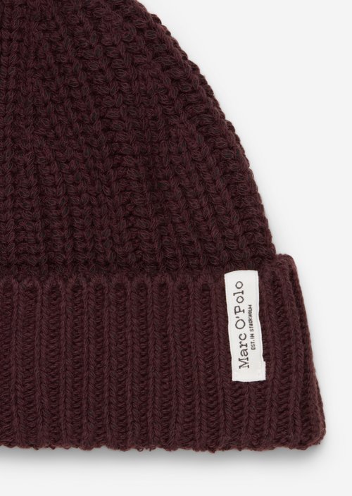 Knitted hat — Black Cherry