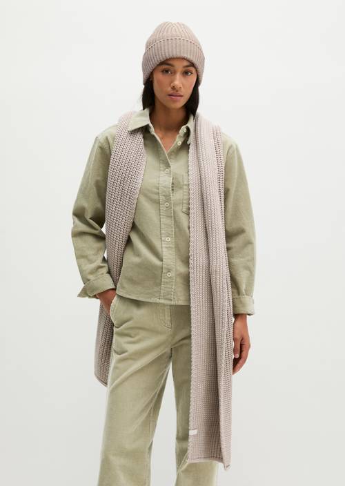 Strickschal Natural getragen am Model