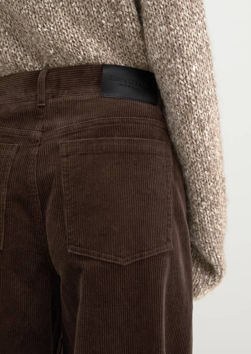 Cordhose straight Burnt Coffee in Detailansicht