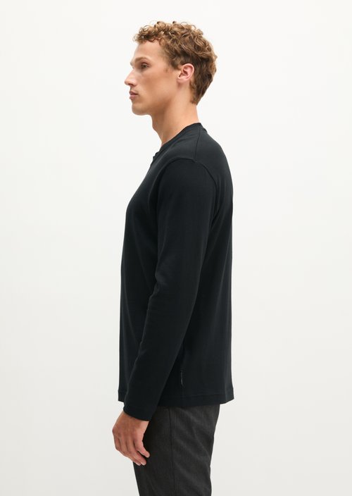 Regular-fit long-sleeve shirt — Black