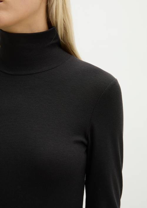 Slim-fit long-sleeve shirt Black in detail view