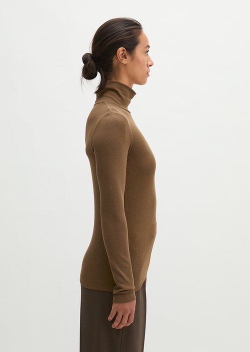 Slim-fit long-sleeve shirt — Dark Walnut