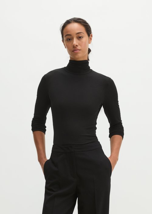 Slim-Fit Long-Sleeve Turtleneck — Black