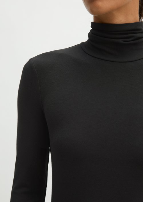 Slim-Fit Long-Sleeve Turtleneck — Black