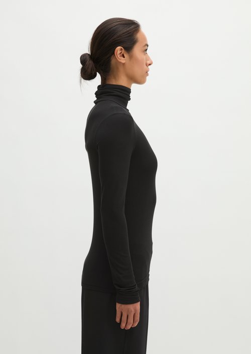 Slim-Fit Long-Sleeve Turtleneck — Black