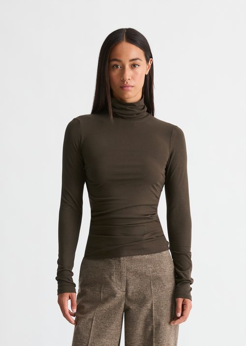 Slim-Fit Long-Sleeve Turtleneck — Burnt Coffee