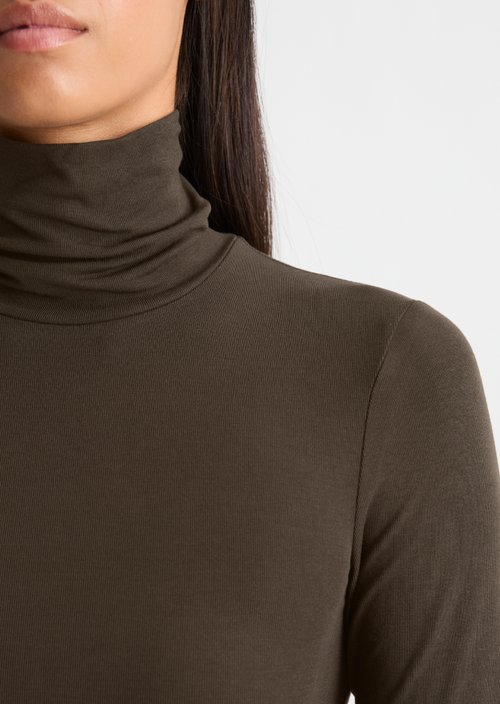 Slim-Fit Long-Sleeve Turtleneck — Burnt Coffee