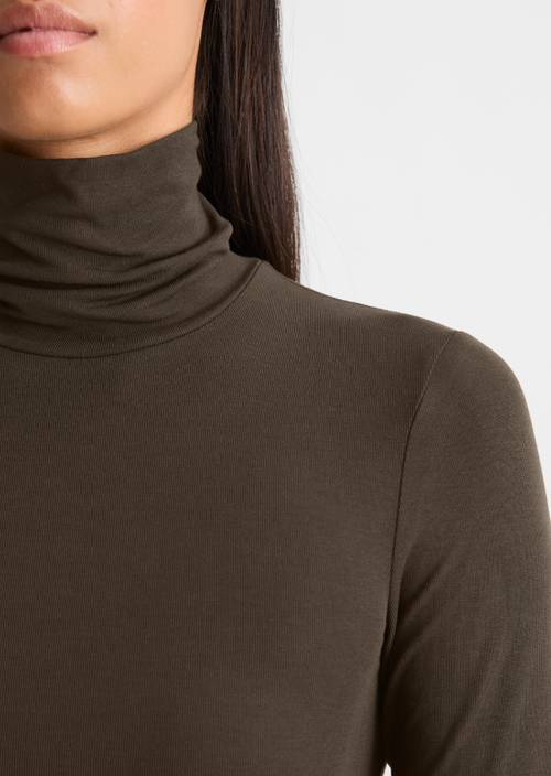 Slim-fit longsleeve met col Burnt Coffee in detailaanzicht