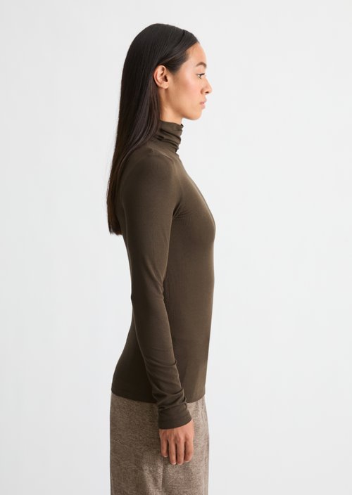 Slim-Fit Long-Sleeve Turtleneck — Burnt Coffee