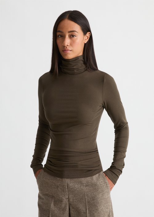Slim-Fit Long-Sleeve Turtleneck — Burnt Coffee