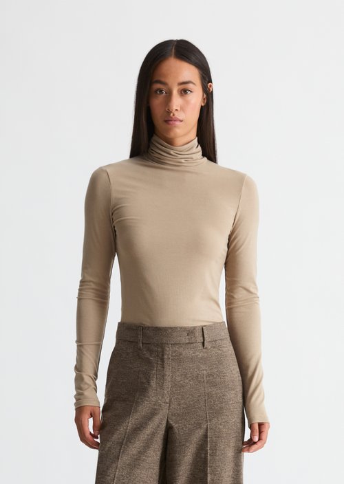 Slim-Fit Long-Sleeve Turtleneck — Earthy Taupe