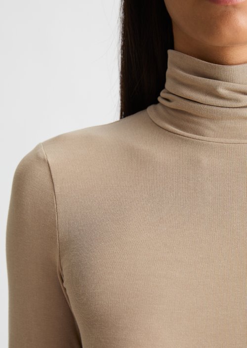 Slim-Fit Long-Sleeve Turtleneck — Earthy Taupe