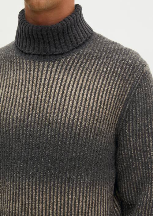 Rollkragen-Pullover regular Dark Beige in Detailansicht
