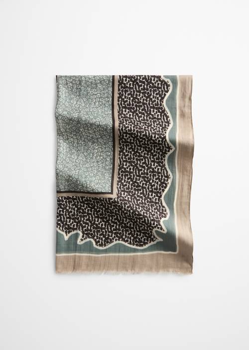 Schal mit Allover-Print Medium Green in Frontalansicht