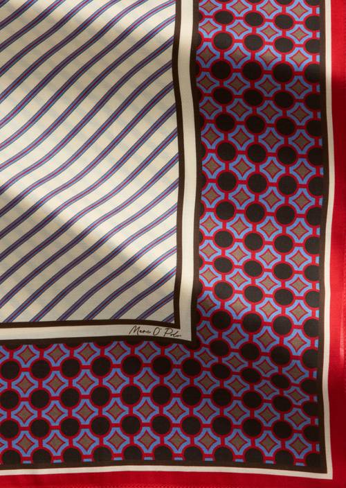 Foulard en satin Medium Red en vue détaillée