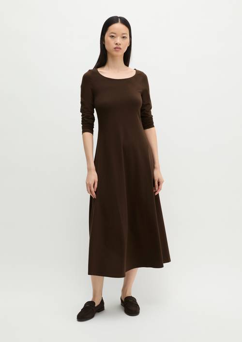 Jerseykleid flared Burnt Coffee in Frontalansicht