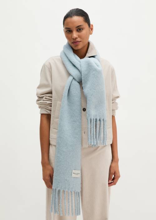 écharpe Glacial Blue porté sur le mannequin