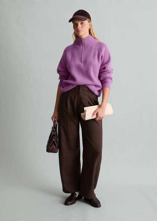 Twill-Hose wide Espresso Brown in Frontalansicht