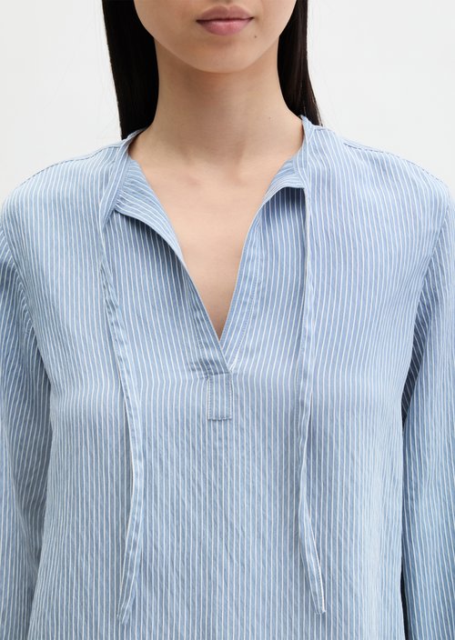 Crinkle striped blouse A-shape — Medium Blue