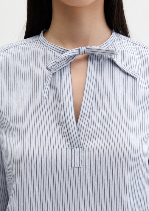 Crinkle striped blouse A-shape — Medium Blue