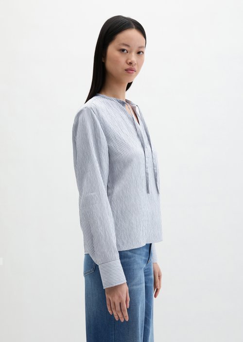 Crinkle striped blouse A-shape — Medium Blue