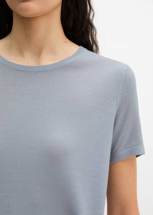 Regularny sweter z krótkim rękawem Grey Horizon w widoku szczegółowym