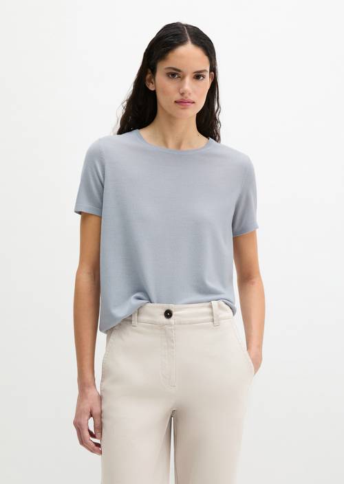 Regularny sweter z krótkim rękawem Grey Horizon w widoku z przodu