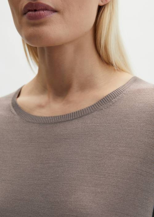 Regularny sweter z krótkim rękawem Chalky Brown w widoku szczegółowym