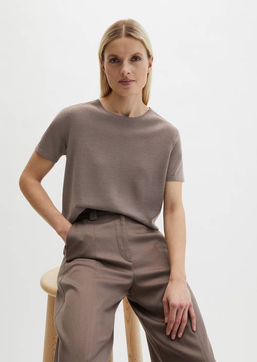 Regularny sweter z krótkim rękawem Chalky Brown w widoku z przodu