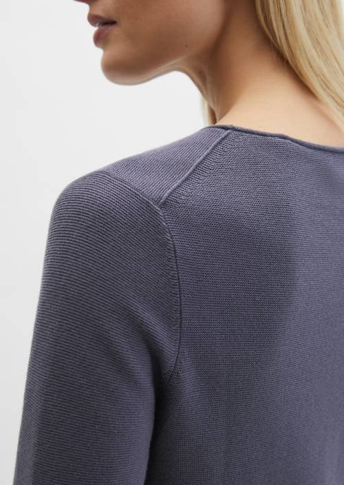 Knitted sweater slim Stormy Sky in detail view