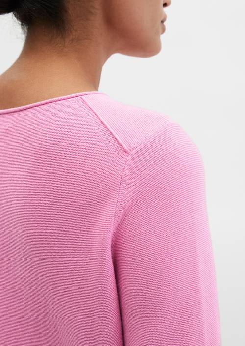Knitted sweater slim Mellow Rose in detail view