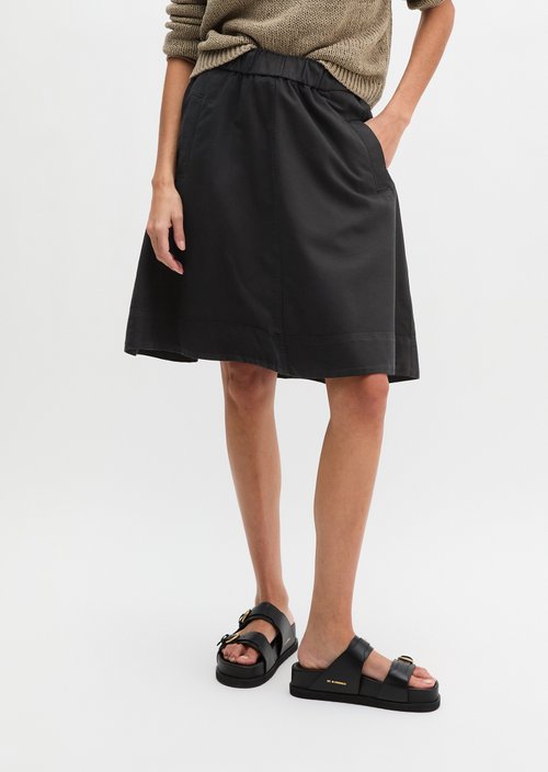 Flared skirt — Black