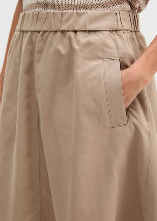 Flared skirt Earthy Taupe in detail view