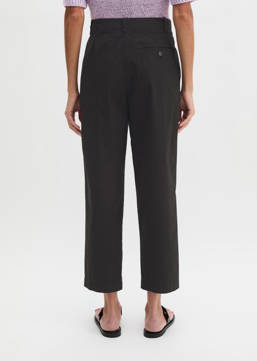 Chino Model Rimka tapered — Black (alternate view)
