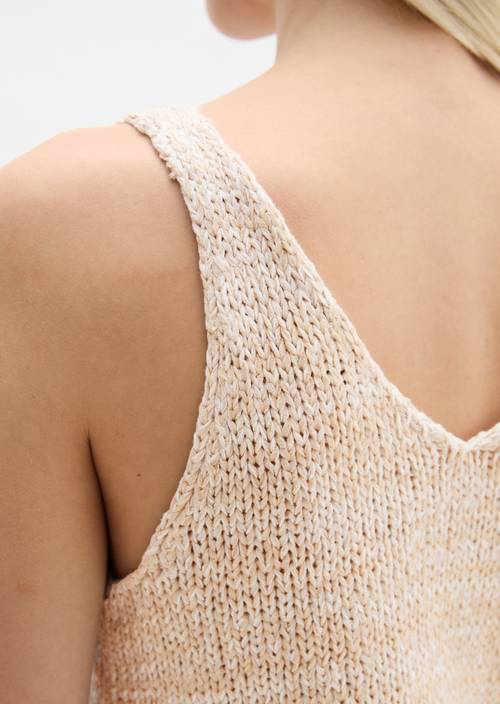Knitted top slim Light Beige in detail view