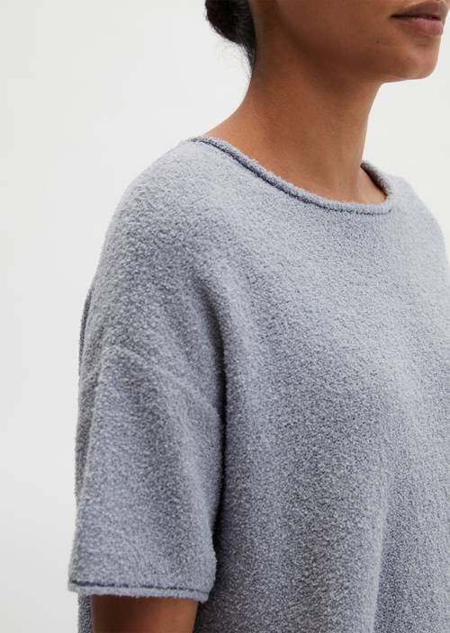 Sweter z krótkim rękawem oversize Grey Horizon w widoku szczegółowym
