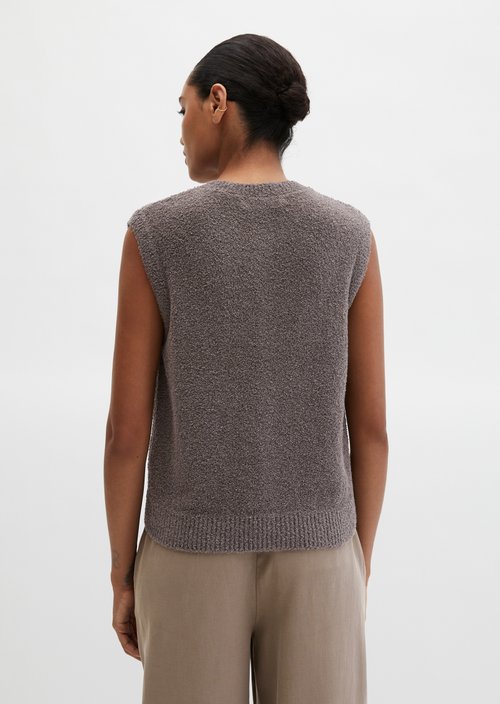 Sleeveless knitted vest regular — Chalky Brown