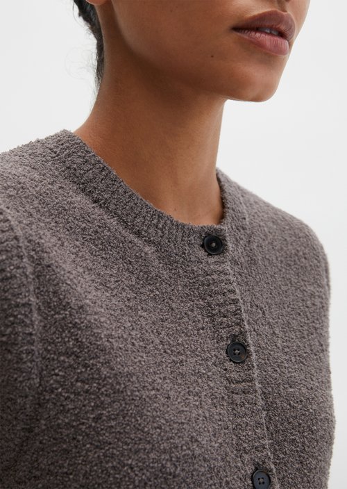 Sleeveless knitted vest regular — Chalky Brown