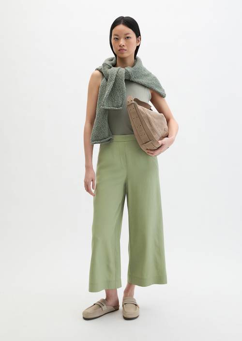 Hose Model Margo wide Fresh Sage in Frontalansicht