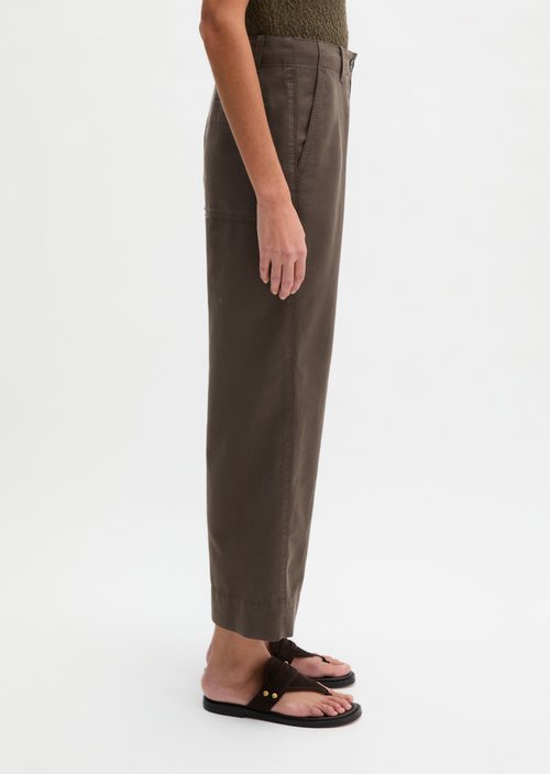 Chino model Lande wide — Burnt Coffee