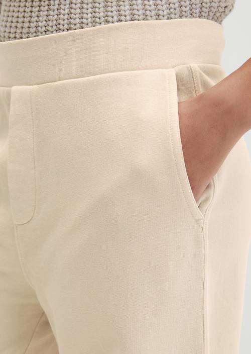 Sweathose relaxed garment-dyed Linen Beige in Detailansicht
