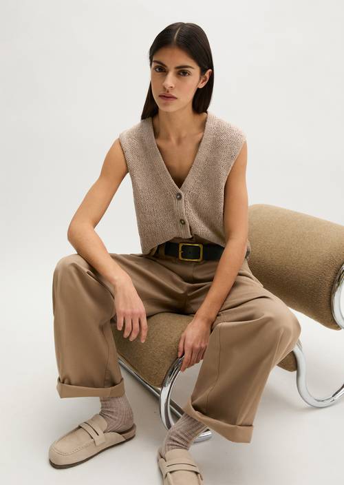 Ärmelloser Cardigan slim Earthy Taupe in Frontalansicht